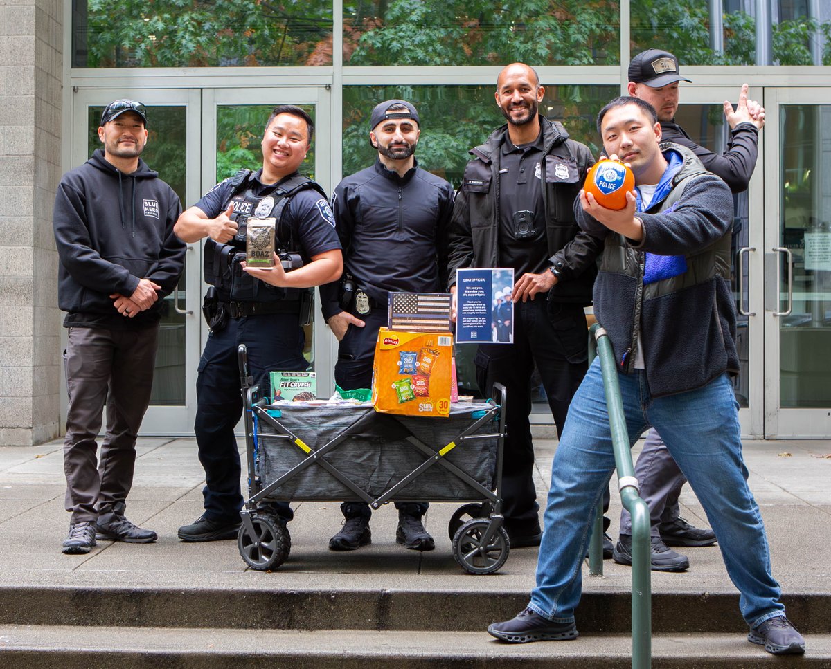 Seattle Police Foundation (@seattlepf) on Twitter photo Today we celebrated Faith & Blue by partnering with the <a href="/SeattlePD/">Seattle Police Department</a> Community Outreach Unit & our besties at <a href="/BlueHeroProject/">Blue Hero Project</a> to deliver snacks & drinks to all 5 SPD precincts!! It was such a fun day & we loved the opportunity to tell so many SPD officers that they're appreciated. Today we celebrated Faith & Blue by partnering with the <a href="/SeattlePD/">Seattle Police Department</a> Community Outreach Unit & our besties at <a href="/BlueHeroProject/">Blue Hero Project</a> to deliver snacks & drinks to all 5 SPD precincts!! It was such a fun day & we loved the opportunity to tell so many SPD officers that they're appreciated.