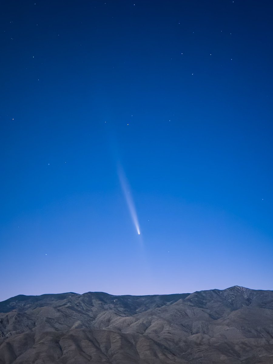The iPhone 16 Pro Max has been blowing me away with the night photos! Incredible ☄️🤩 <a href="/Apple/">Apple</a> #azwx