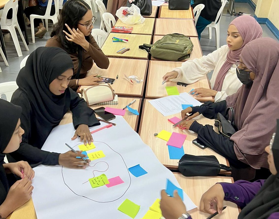 UNICEFMaldives's tweet photo. As part of our ongoing work with @MNUedu, we engaged with future healthcare professionals studying in Faculty of Health Sciences on

▫️UNICEF’s flagship programmes &amp; advocacy
▫️Interpersonal communication to dispel myths &amp; misconceptions on vaccination

#Kihineh #KaigenHingamaa https://t.co/Ow1eylw2zi