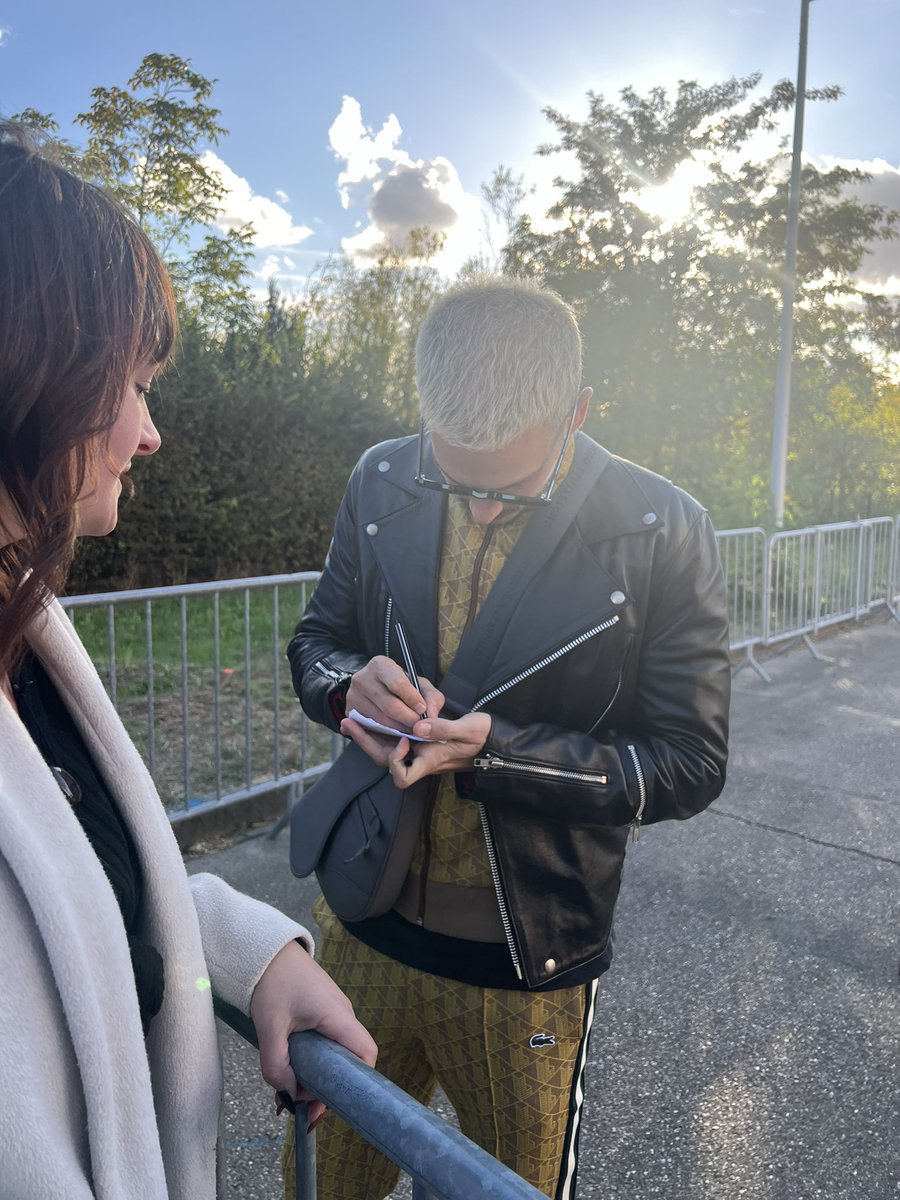 marinooo « 17?! wow viens » tweet media