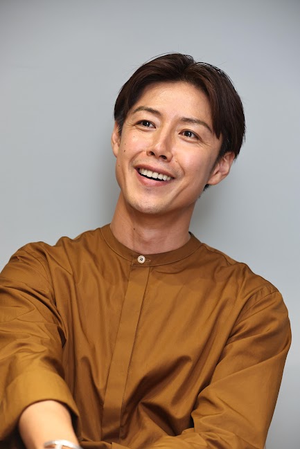 chugokunp_u35's tweet photo. 📰今日から新聞週間📰
広島を拠点に活躍している俳優の #さいねい龍二 さんは朝刊を机に広げてじっくり読むのが日課だそう。  中学の3年間、新聞配達をしていたという思い出も聞きました😊 
インタビューはこちらから↓
https://t.co/czSNEKxy4M
@ryujisainei https://t.co/gopougpTlK