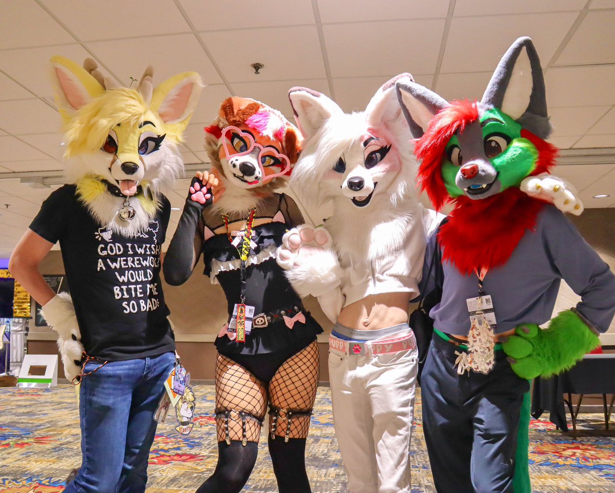 SammiiSenpai's tweet image. The Glitzy baddies~ 💗🐾✨

📸: @maned_matt 
#blfc #blfc2024 #furry #fursuit #fursuiter #fursuiteveryday #furryfriends