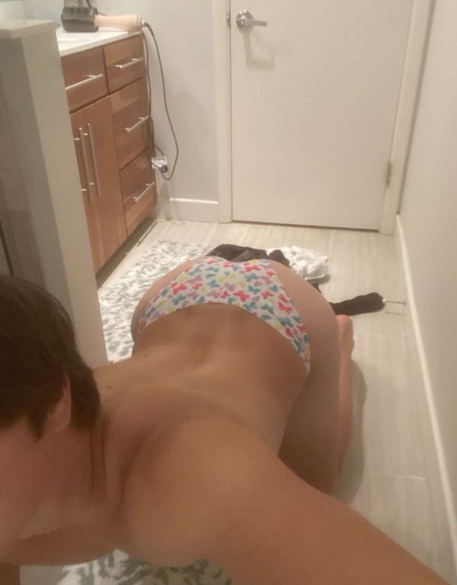 matchaeszz's tweet photo. had this sad excuse of a “man” send me some pictures in his mommy’s panties. the other pictures are even more embarrassing. 😂 

#sissy #sissyteen #exposed #abuse #humilation https://t.co/k1MtdDlcy7