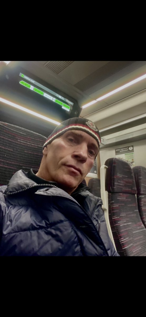 paulhannaford's tweet image. On route 🚂 to stop some young people 👫 from using knives 🔪 on each other becoming drug 💉 addicts &amp;amp; gang members or getting caught up in county lines!! #REALIFE EDUCATION! #WECARE ❤️😊