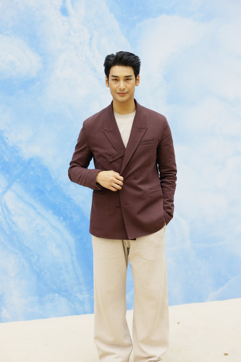 SuperstarnewsTH's tweet photo. งานนี้รอฟินได้เลย! ห้างเซ็นทรัล ฉลองครบรอบ 77 ปี เสิร์ฟความสุขผลิบานกับเทศกาลดอกไม้ประจำปี เนรมิตห้างเซ็นทรัลชิดลมให้เป็นสวนดอกไม้สุดตระการตาทุกชั้นในคอนเซปต์ "อาวองก์ การ์ดีน่า" สวนดอกไม้แห่งอนาคต 24 ต.ค. นี้ แฟนคลับเตรียมกรี๊ดสุดเสียง! “ #อาโปณัฐวิญญ์ วัฒนกิติพัฒน์” ซุปตาร์สุดฮอตที่จะมาเรียกเสียงกรี๊ดที่เซ็นทรัลชิดลม พาแฟน ๆ ท่องสวนดอกไม้นานาพันธุ์ แถมแอบซุ่มโชว์สุดพิเศษเป็นครั้งแรกชวนทุกคนมาสัมผัสไวบ์แห่งความสุขตลอดอีเวนต์ ตอกย้ำการเป็นเดสติเนชันแห่งแรงบันดาลใจไม่รู้จบให้ลูกค้ามายาวนานถึง 77 ปีในวันพฤหัสบดีที่ 24 ต.ค. 67 ตั้งแต่เวลา 16.00 น.ชั้น G ห้างเซ็นทรัลชิดลม
 
     สำหรับความพิเศษอย่างต่อเนื่องตลอดทั้งเดือน เซ็นทรัลจัดเต็มกิจกรรมสนุกๆ และเซอร์ไพรส์พิเศษอีก  มากมาย พร้อมช้อป ฟินกับโปรเด็ดสุดคุ้มที่ห้างเซ็นทรัลทุกสาขาและทุกช่องทางช้อปออนไลน์ ตั้งแต่วันนี้ ถึง 31 ต.ค. 67