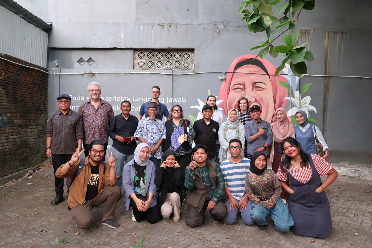 In September the Global Encounters team headed back to Makassar, Indonesia for a week jam-packed with activities, that took us from the port of Makassar across the southern coast of South Sulawesi all the way to Biru. 

Read more in our latest blog post:

monash.edu/arts/monash-in…
