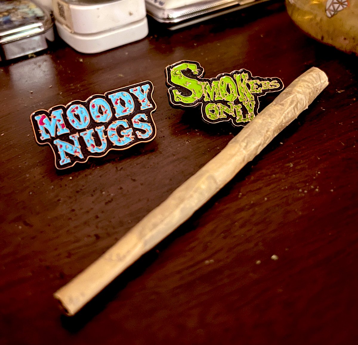 moodynugs's tweet photo. Top of the Nug Degens!
Extendo joint for the wake n bake.
A little GG#4 mixed with Candy Haze. We have more pins available for sale, contact us via DM. π
#MoodyNugs #GM #TacoTuesday #Extendo #Web420 #420community #CartoonShow #Apparel #Haze https://t.co/ryyI6PE2FL