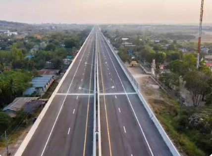 ET_Infra's tweet image. Nitin Gadkari announces projects worth Rs 2,200 crore in Maharashtra, Telangana, Andhra and Goa etinfra.com/s/vtchpr1 via @ET_Infra
@nitin_gadkari #NitinGadkari #InfrastructureProjects #NH63 #NH748