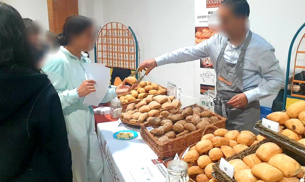 Noël avant l'heure au <a href="/college_jy/">Collège Jacques Yves COUSTEAU</a>.
Les délégués et les éco-volontaires du collège ont testé et noté les propositions de repas de fin d'année. 
Merci au Conseil départemental du Val d'Oise <a href="/valdoise/">Département du Val d'Oise</a> ainsi qu'à tous les fournisseurs présents.