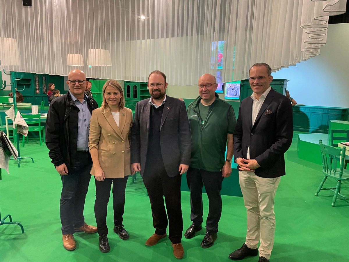 Setting foot in the most popular consumer trade fair in Switzerland, #OLMA! Featuring over 580 regional and national companies every year, <a href="/JamesWSquire/">James Squire</a> was delighted to experience the “real OLMA” alongside <a href="/paganini_nr/">Nicolò Paganini</a>, Christine Bolt and more to strengthen 🇬🇧-🇨🇭ties.