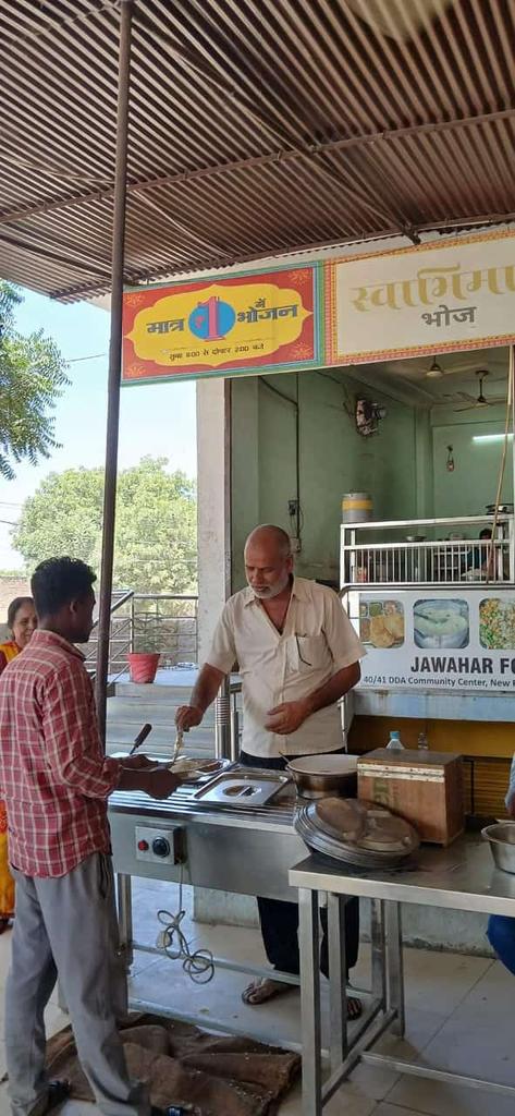 msinghc9's tweet image. ,,,,,₹ १ में भरपेट भोजन

,,,,,सुप्रसिद्ध उद्योगपति श्री @rij79 जी के सहयोग से

आज कुछ देर के लिए मैने भी अपना श्रमदान किया,,,,🙏🏾🌹🙏🏾 @BJP4India  @VasundharaBJP @AmitShah @narendramodi @drsomyagurjar @BJP4Rajasthan @JPNadda @zeerajasthan_ @ZeeNews @ZeeBusiness @aajtak @ndtv @CNN