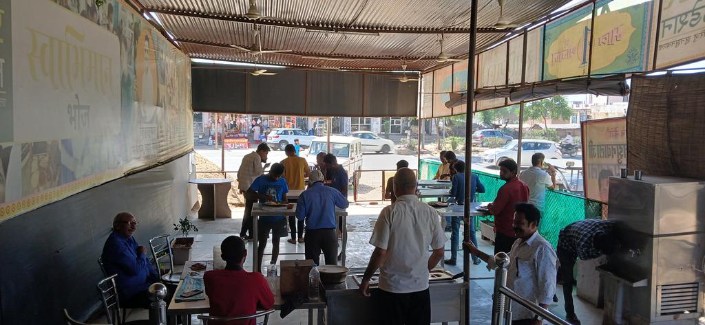 msinghc9's tweet image. ,,,,,₹ १ में भरपेट भोजन

,,,,,सुप्रसिद्ध उद्योगपति श्री @rij79 जी के सहयोग से

आज कुछ देर के लिए मैने भी अपना श्रमदान किया,,,,🙏🏾🌹🙏🏾 @BJP4India  @VasundharaBJP @AmitShah @narendramodi @drsomyagurjar @BJP4Rajasthan @JPNadda @zeerajasthan_ @ZeeNews @ZeeBusiness @aajtak @ndtv @CNN