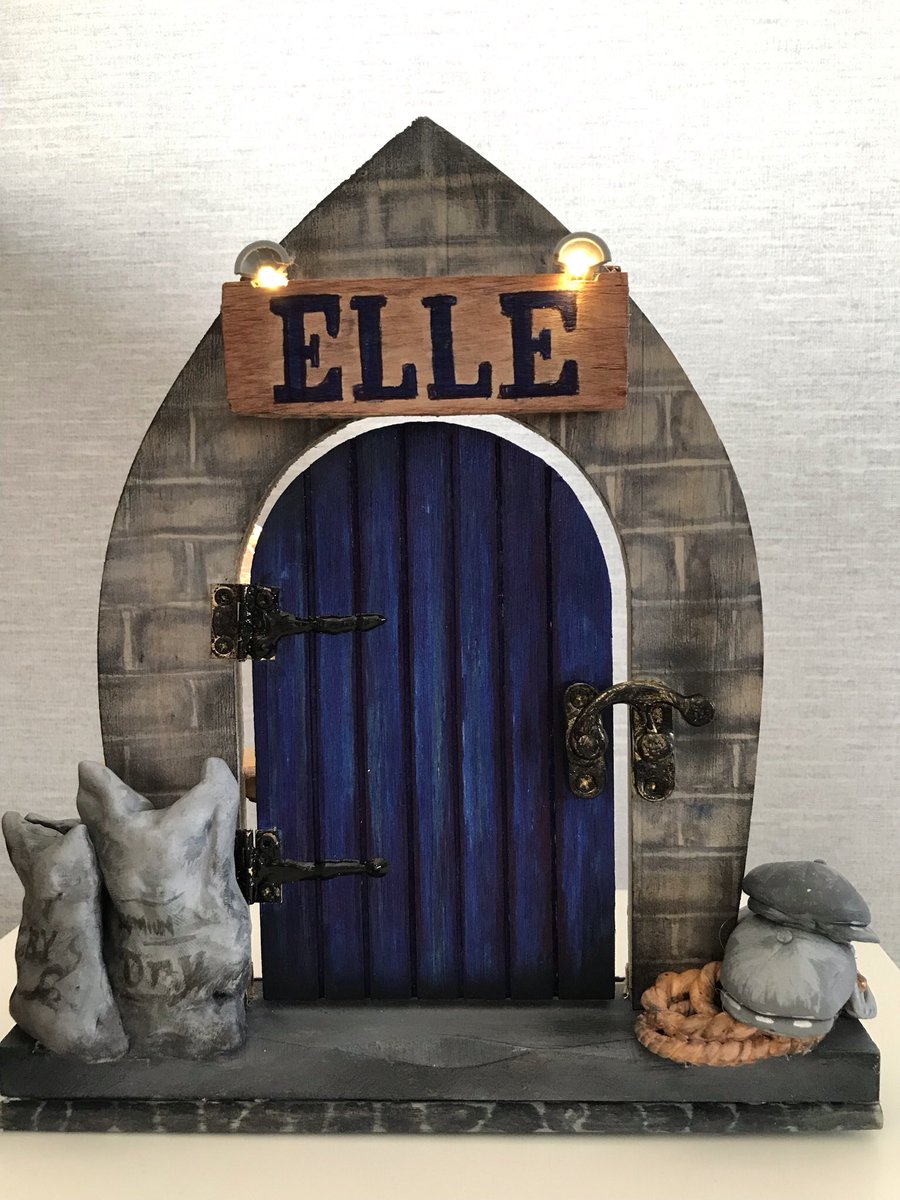 BoxedUpcreates's tweet image. Peaky Blinders commissioned fairy door, just get in touch if you have a specific idea #boxedup #Christmas  #UKGiftHour  #CraftBizParty  #commissions #etsyfinds