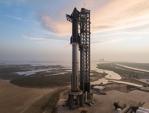 TrendFrame's tweet photo. Yesterday’s Starship launch and catch wasn’t just a test—it was next-level sci-fi in real life. 🚀 They literally caught a 232-foot booster mid-air with giant chopsticks! 🤯

Musk and SpaceX are changing the game—one step closer to Mars and beyond. 🌌 No more dreaming, this is happening.

#Starship #SpaceX #EngineeringMasterpiece