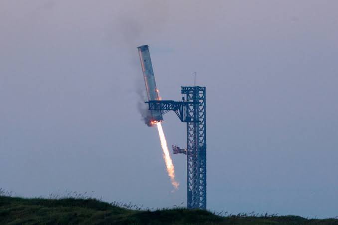 TrendFrame's tweet photo. Yesterday’s Starship launch and catch wasn’t just a test—it was next-level sci-fi in real life. 🚀 They literally caught a 232-foot booster mid-air with giant chopsticks! 🤯

Musk and SpaceX are changing the game—one step closer to Mars and beyond. 🌌 No more dreaming, this is happening.

#Starship #SpaceX #EngineeringMasterpiece