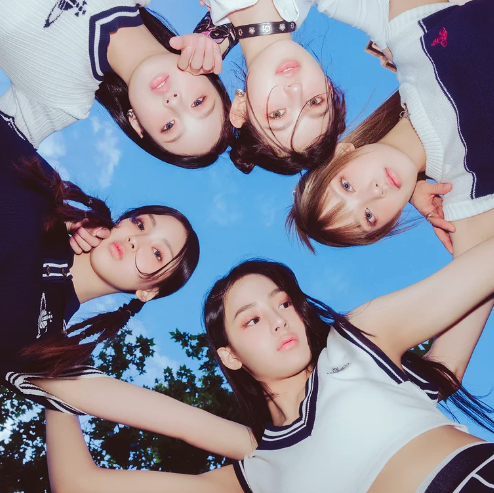 AboutMusicYT's tweet image. ADOR's current CEO about respecting the human rights of workers:

- "Artists are not included as workers".