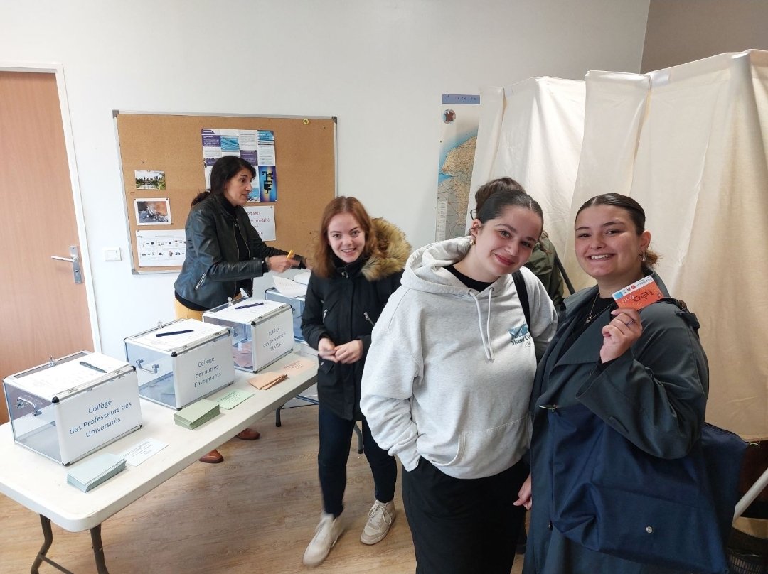 🗳️ Aujourd'hui, on vote pour l'élection des représentants étudiants au Conseil d'UFR.
Etudiantes et étudiants, aux urnes !