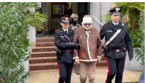 UGirovago77000's tweet photo. la cattura di Matteo Messina Denaro?
una vittoria del governo Meloni.
Oggi escono dal carcere per scadenza dei termini della custodia 10 boss mafiosi e 2 padrini al 41 bis legati
al mafioso per eccellenza.
Nessuno da notizia,un paese fallito senza possibilità di riscatto!
😡 https://t.co/LjeEYaU4Br