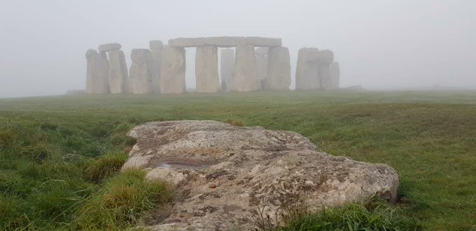 Sunrise at Stonehenge today (15th October) was at 7.32am, sunset is at 6.14pm 🌫️