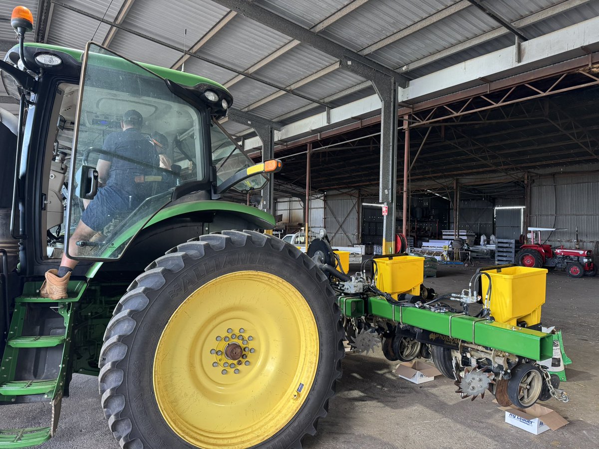 andrewpiper12's tweet image. Getting Ready for #cotton plant 2024 with @PrecisionAgSol #surespeed #sureforce on Norseman row units. @AgLeaderTech
