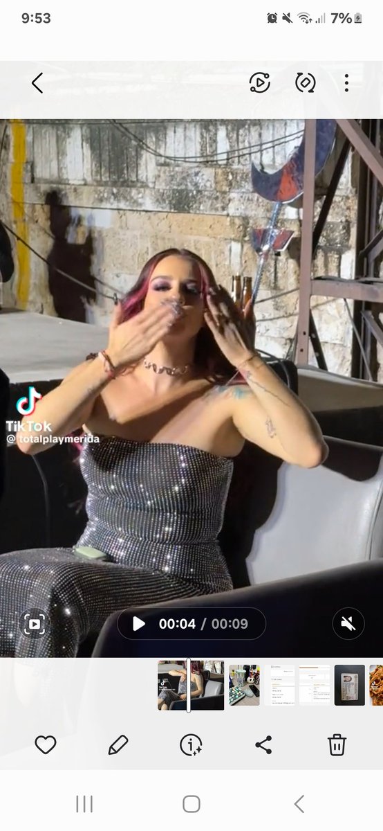MORTYCIA_DEATH's tweet photo. @LluviAM_10 En el antro más culei y corriente de todo merida jajaja pero sus fans ya le dicen la Adele mexicana , osea gran escenario jajajaja https://t.co/SHP03f58o0
