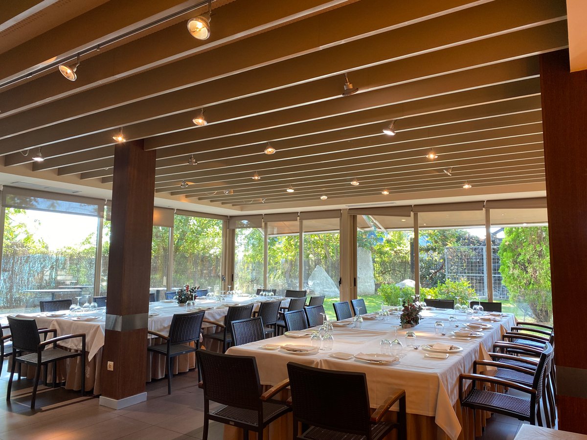 ¿Más de 12 personas? Reserva fácil en Restaurante el Oso y disfruta de una experiencia gastronómica inolvidable. 👉 restauranteeloso.com/contacto/
¡Te esperamos! 🍽️✨