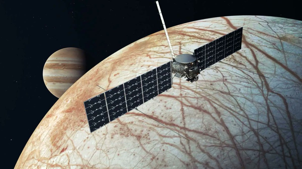 ESA_JUICE's tweet image. What’s better than one Jupiter-bound spacecraft? Two!
#ESAJuice will join forces with @EuropaClipper to tackle one of the biggest questions out there: are there ingredients for life in the Jupiter system?
Learn more about this dream team 👉 esa.int/Science_Explor…