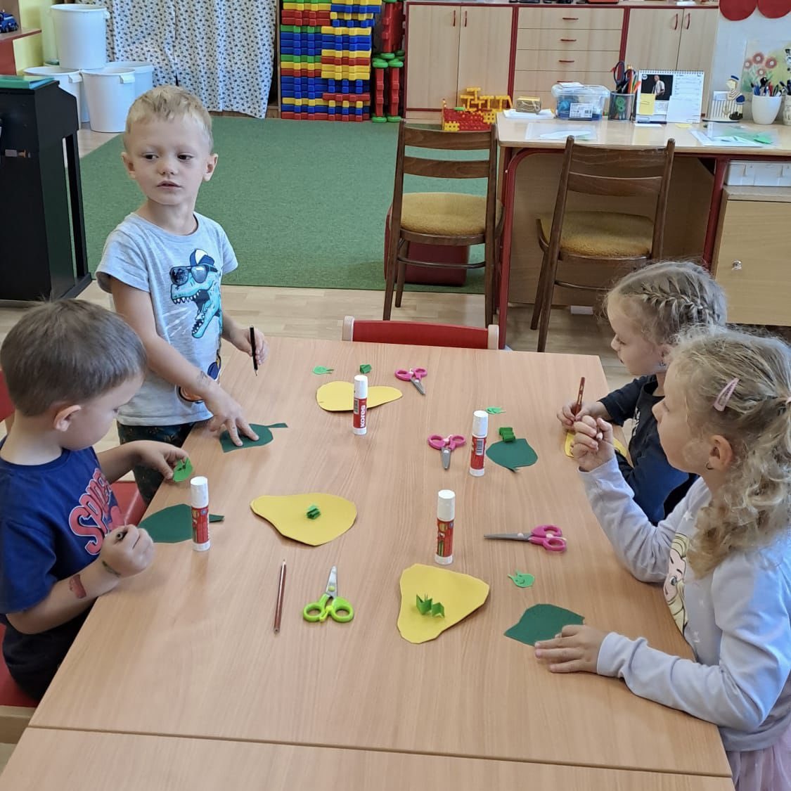 skolamachov's tweet image. OVOCE 🍎🍐
Zdravá svačinka a hruštičky u ježečků.
#skolka #deti #ovoce #zdravi #kindergarten #kids #children #fruit #health