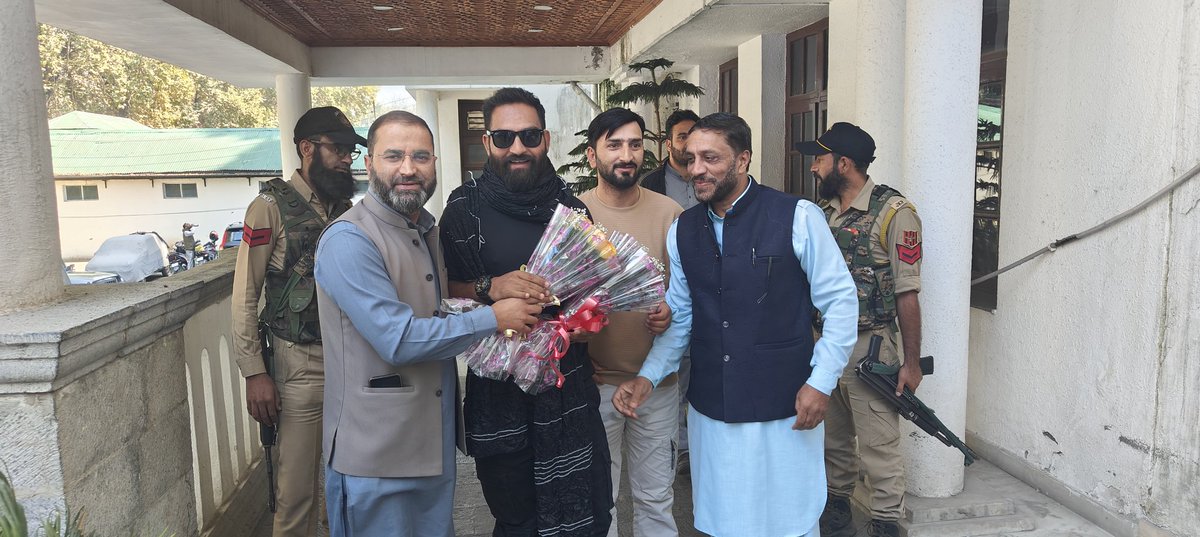 aapkamuddasir's tweet image. We received our brother and MLA @AamAadmiParty from Doda @MehrajMalikAAP at Srinagar Circuit House today. A fruitful discussion on strengthening ties and working together for the betterment of J&amp;amp;K. United for progress! #UnityForDevelopment #JammuAndKashmir #Leadership