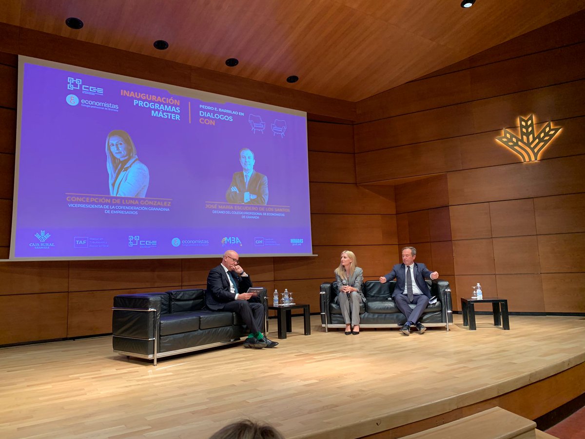 Ayer por la tarde Inauguramos la segunda edición del eMBA de la <a href="/CGE_Granada/">CGE</a> y <a href="/Economistas_Gra/">Colegio Profesional de Economistas de Granada</a>. Nuestra vicepresidenta Concha de Luna participó en el acto junto al director del máster, <a href="/Pedroebarrilao/">Pedro E Barrilao</a>, y el decano del Colegio de Economistas, José María Escudero.