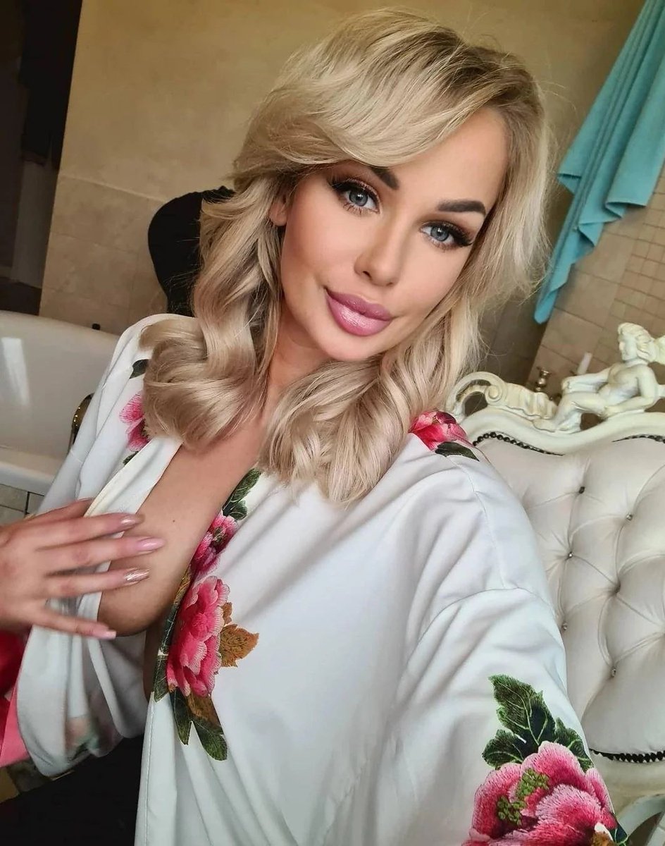 Say  "hi" if I can be your bangable mommy  🤯❤️