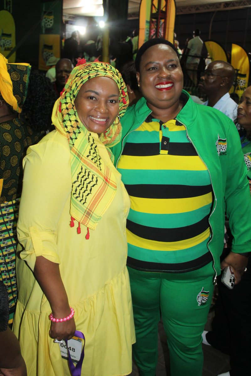 Loyiso_Masuku's tweet photo. Yesterday evening we joined thousands of people at Luthuli House where we were addressed by our President. βThe ANC will continue to lead the fundamental transformation of society.β - ANC President, Cde Cyril Ramaphosa.
#100daysofGNU #LetsDoMoreTogether https://t.co/eiiBN2y29x