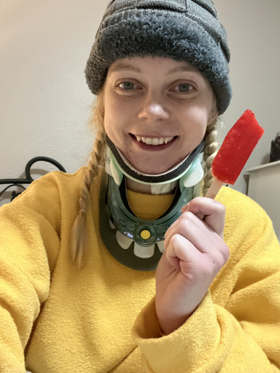 LinseyLou_Who's tweet photo. I'm alive! I get more and more sore as the surgical meds wear off but not awful! And guys... My grip strength is already better 😭😭 https://t.co/xu6LIFELvN