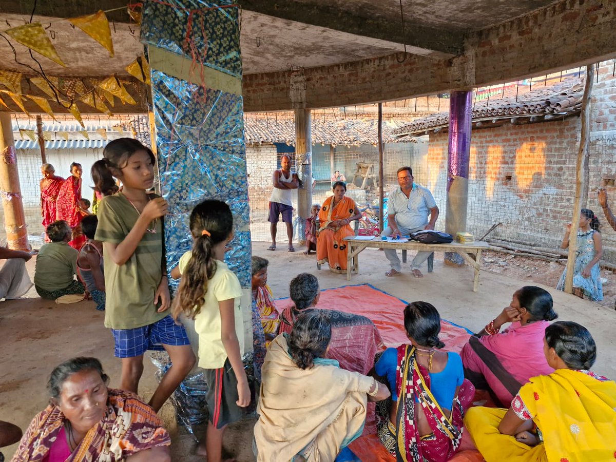 ମୁରିବାହାଲ ବ୍ଲକର ବିଭିନ୍ନ ଗ୍ରାମପଞ୍ଚାୟତରେ ଅକ୍ଟୋବର ୨୦୨୪ ର ସାମାଜିକ ସୁରକ୍ଷା ଭତ୍ତା ବଣ୍ଟନର ଫୋଟୋ ।