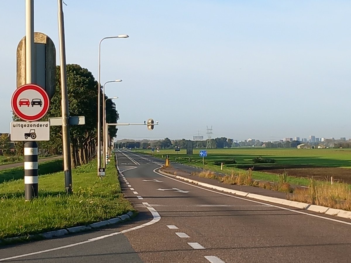 Wegafsluiting Broek door vrachtwagenincident