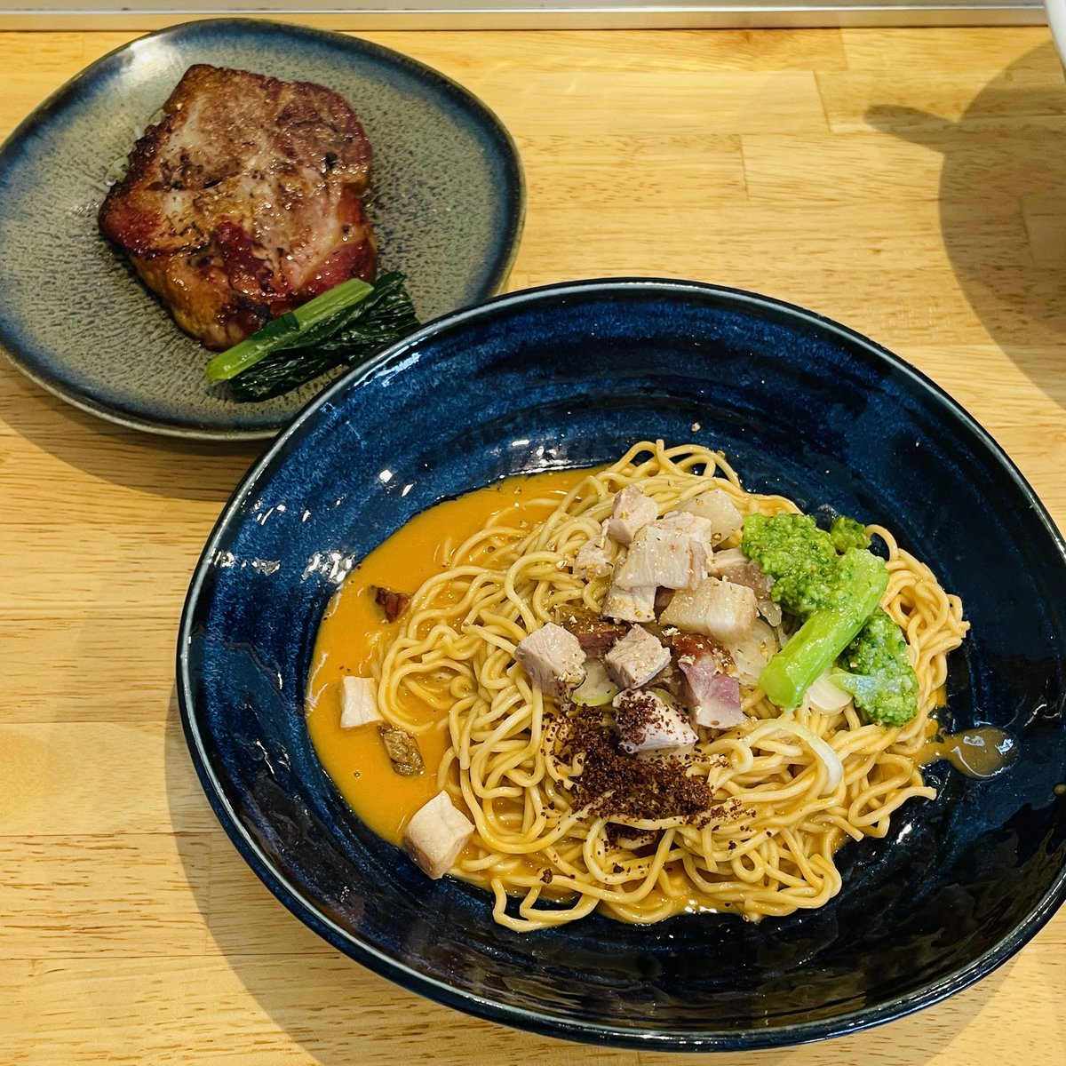 66_khaki's tweet photo. お昼時外へ出てたのもあって少し時間をずらして久しぶりに【中華そば ひしお】さんへ

『牡蠣ミルクそば』
『海老の和え玉』
『厚切りわら焼きチャーシュー』
『卵黄プリン』

どれも皆美味しくてあっという間に完食😋
いろいろとお気遣い頂きましてありがとうございました🙏ご馳走様です🙌 https://t.co/xuO44fKTe8