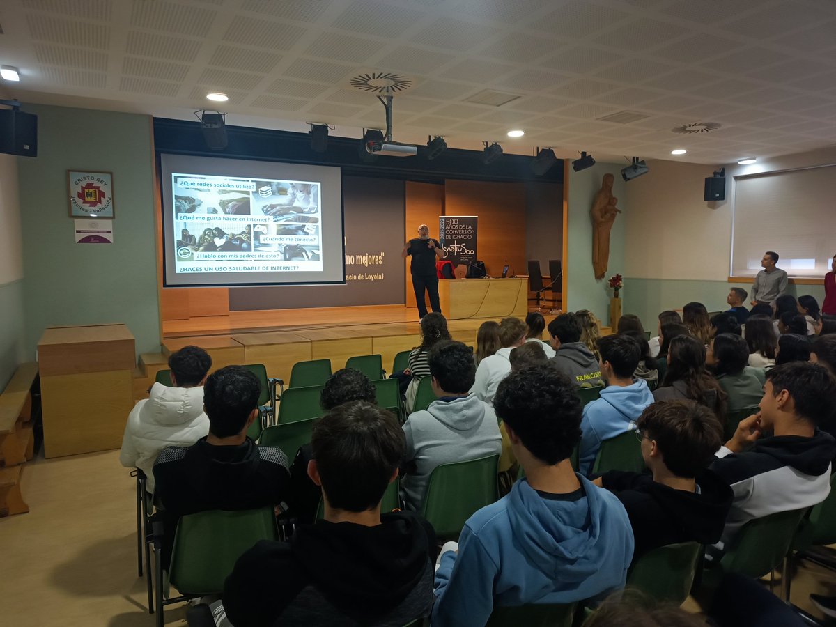 cristoreyva's tweet image. 🔐 ¡Hoy los alumnos de 4º de ESO y 1º de Bachillerato han recibido una interesante charla sobre ciberseguridad! 💻
Están un paso más cerca de navegar en internet de forma segura y responsable. 📲✨
#CiberSeguridad #ProtecciónOnline #EducaciónDigital #FuturoSeguro #ESO #bach