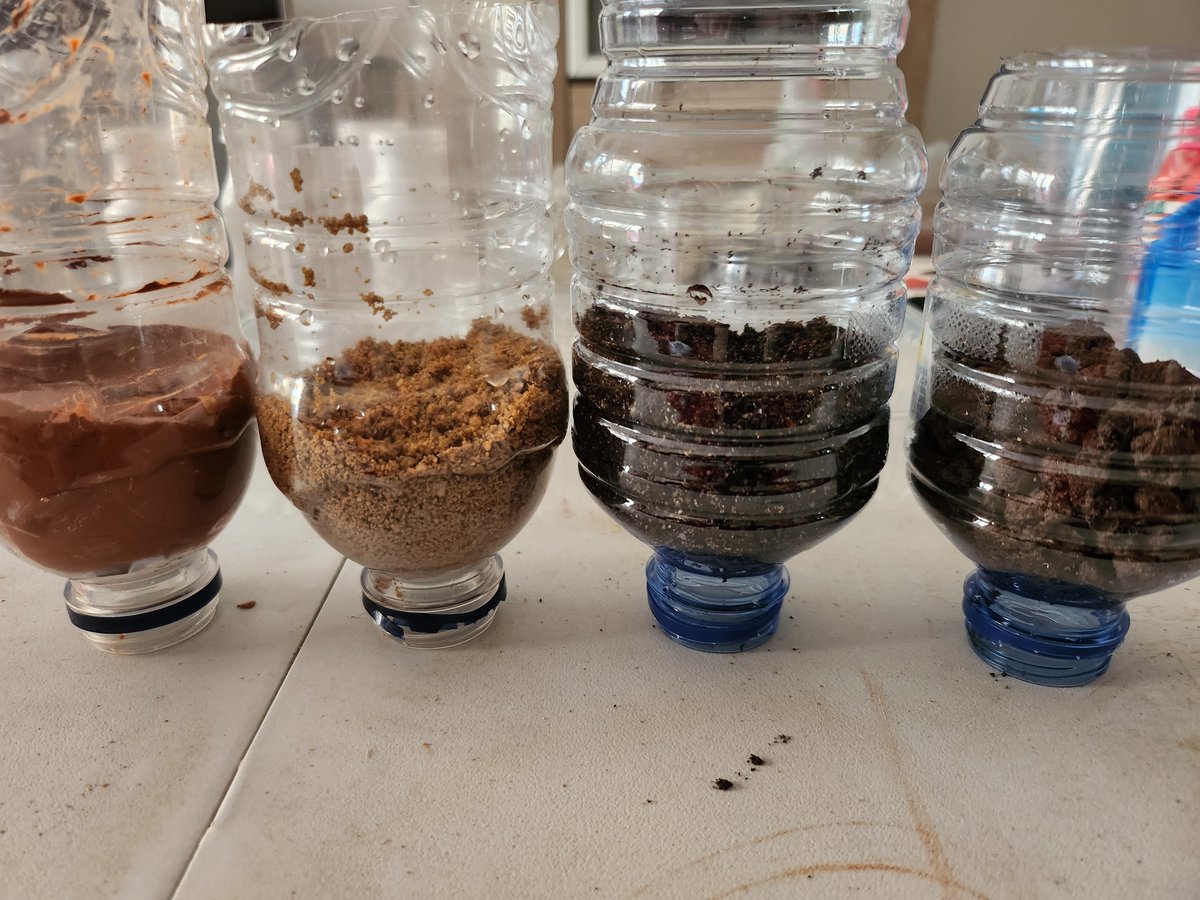 Cómo nos gustan las sesiones de experimentación. Ayer el equipo <a href="/TRESDOSU_edu/">TRESDOSÚ</a> estuvo dando forma a los talleres de la Semana de la Ciencia. 
¿Sabrías decir para qué sirve saber qué suelo es más permeable o menos? #taller #ciencia #Tecnologia #Educacion