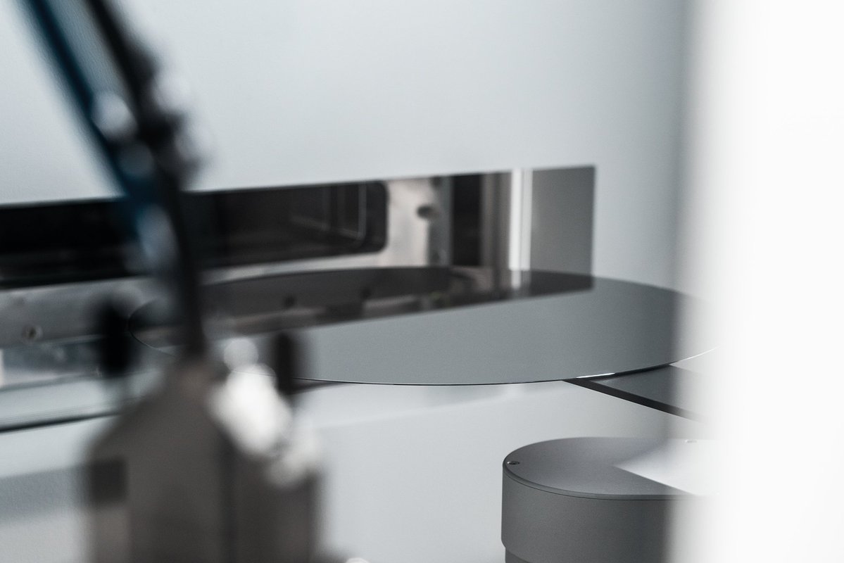 BlueFors_Ltd's tweet image. Our Cryogenic Wafer Prober can probe 300 mm wafers at temperatures below 2K.
This paves the way for industrial-level production of high-quality #quantum devices in fields like #quantumcomputing and #quantumsensing.
Discover more here: bluefors.com/products/cryog…
#CoolForProgress