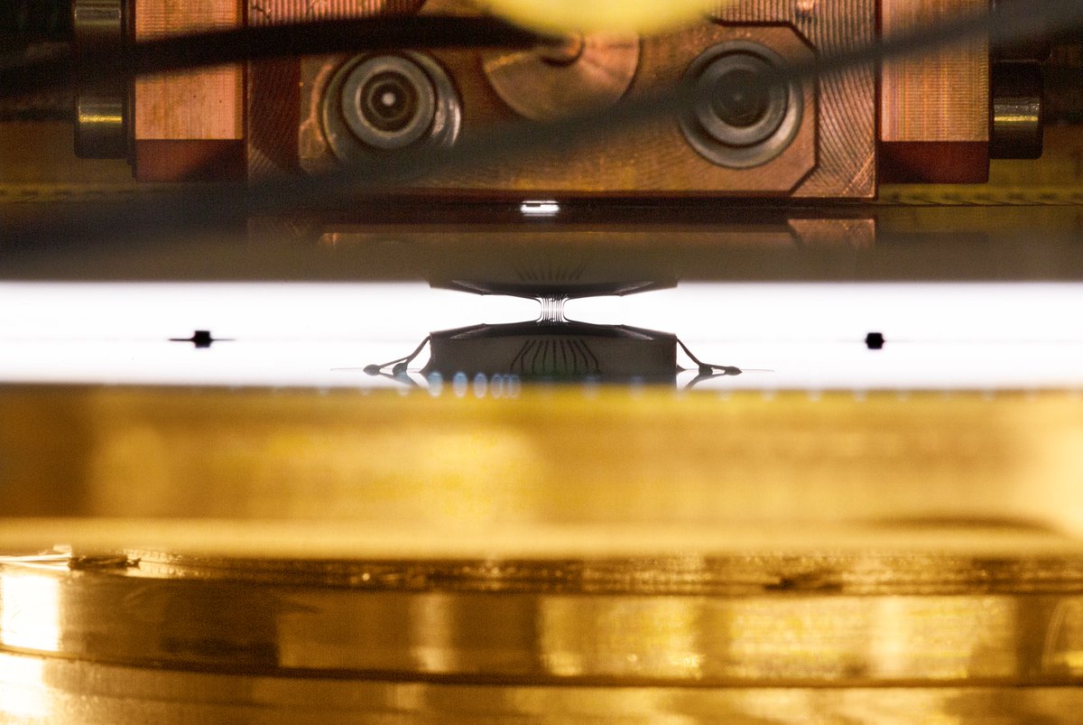 BlueFors_Ltd's tweet image. Our Cryogenic Wafer Prober can probe 300 mm wafers at temperatures below 2K.
This paves the way for industrial-level production of high-quality #quantum devices in fields like #quantumcomputing and #quantumsensing.
Discover more here: bluefors.com/products/cryog…
#CoolForProgress