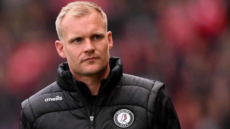 We are all shocked to hear of the Manning family’s very sad news. Our condolences and best wishes go out to Liam and all his family and friends at this very difficult time.