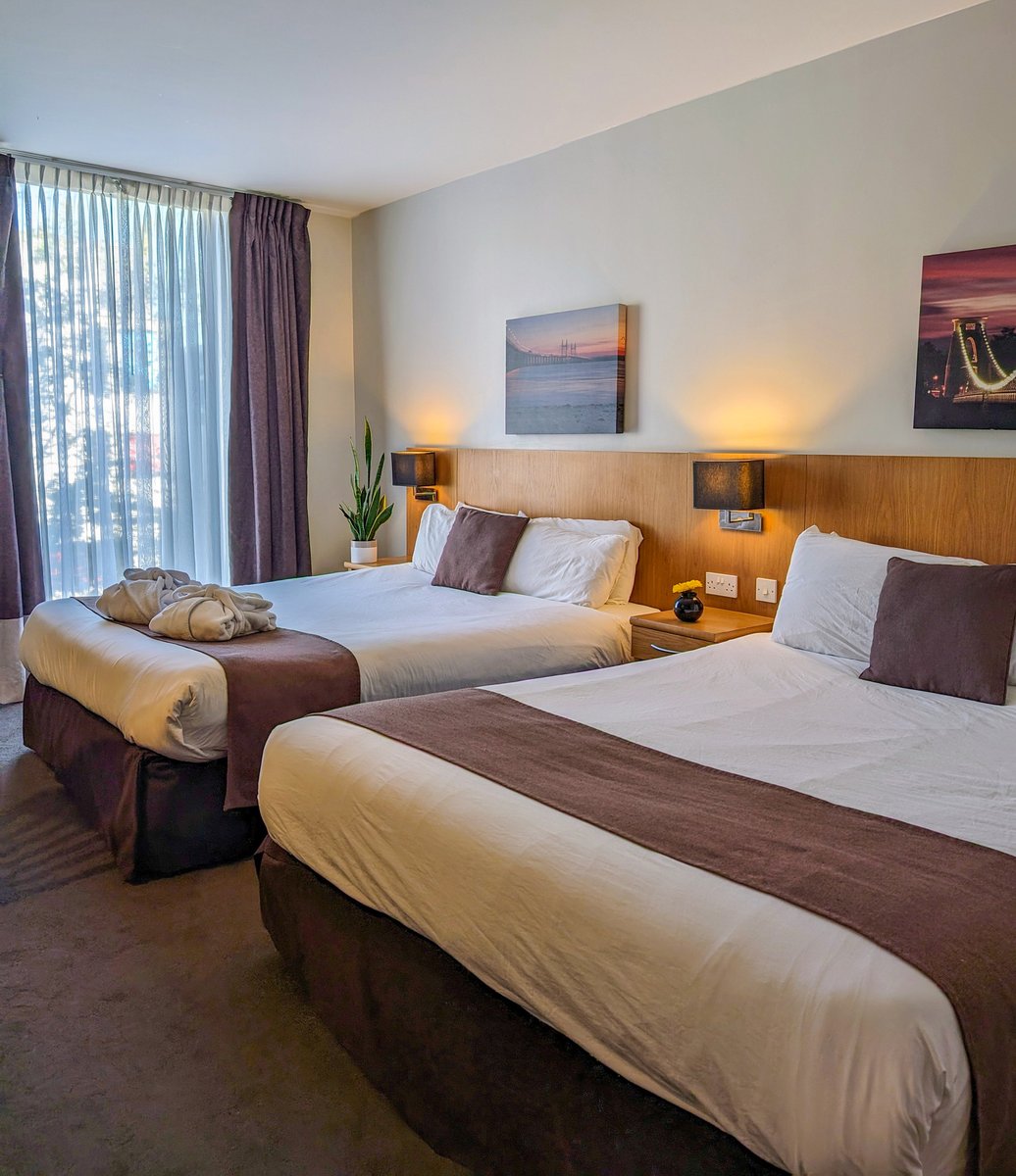 Kids stay free this half term! 🤩

🛏️ Bedrooms that sleep up to 4
🚪 Interconnecting rooms 
👧👦 Under 12s stay for free
🚗 Parking for £9 per night
📶 Free WiFi
🍽️ Kids eat free

Book direct for the best rates guaranteed!
shorturl.at/4uUmj
#Bristol #HalfTerm #FamilyHotel