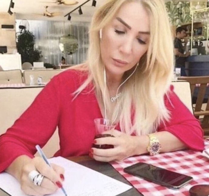 derste not tutar gibi yapıp all too well sözleri yazarken ben