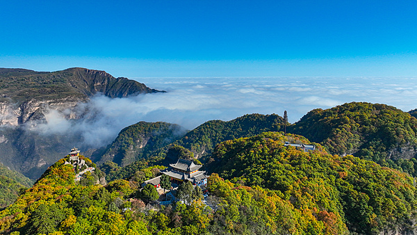 ExploreGansu's tweet photo. 🍂🎨Enjoy the autumn color palette! Kongtong Mountain in Pingliang, #Gansu province, becomes an oil painting in fall!
🤳⛰️It's the best time of the year! #CharmingGansu #GansuGlance #AutumnInGansu https://t.co/RO6BnL3Bx9