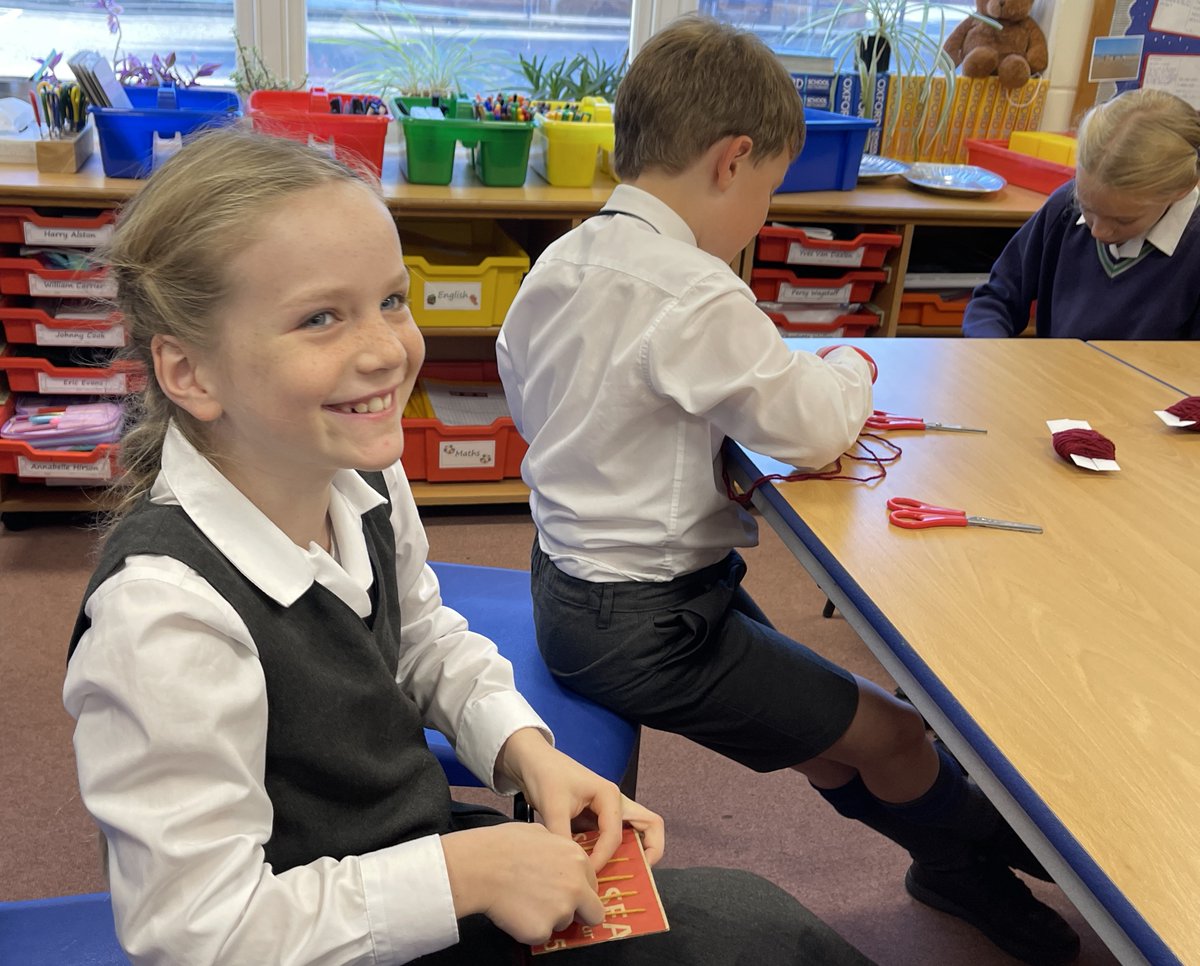 TownCloseSchool's tweet photo. Year 4 tried their hands at natural dyeing using crushed & strained blackberries before practising their weaving techniques as part of their topic work on the Celts, exploring how they lived & worked. 

#TownCloseYear4 #TownCloseTopics #TownCloseInteractiveLearning #TownCloseMoments
