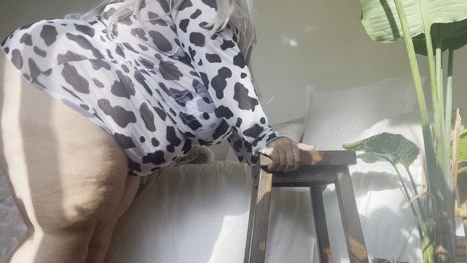 I sold another #clip! Jiggle Jiggle https://t.co/26er36MSnC https://t.co/4gMK9S2RAu