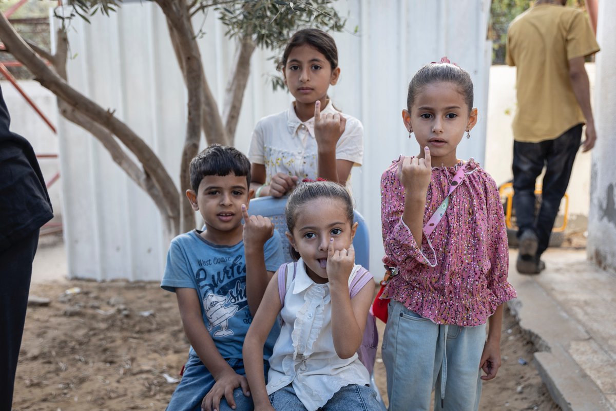 Some photos from round 2 of the polio vaccination campaign underway in #Gaza. Humanitarian pauses must be respected. More: bit.ly/4eVHB1q #EndPolio