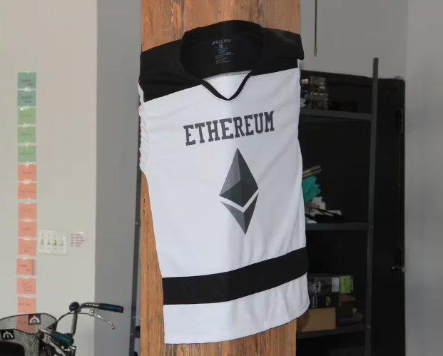 cryptomigo21's tweet photo. Has Ethereum lost its ways?
Is Ethereum being Jack of All and Master of None?
#Ethereum #ETH #MasterOfNone https://t.co/jZUjLuD0w7