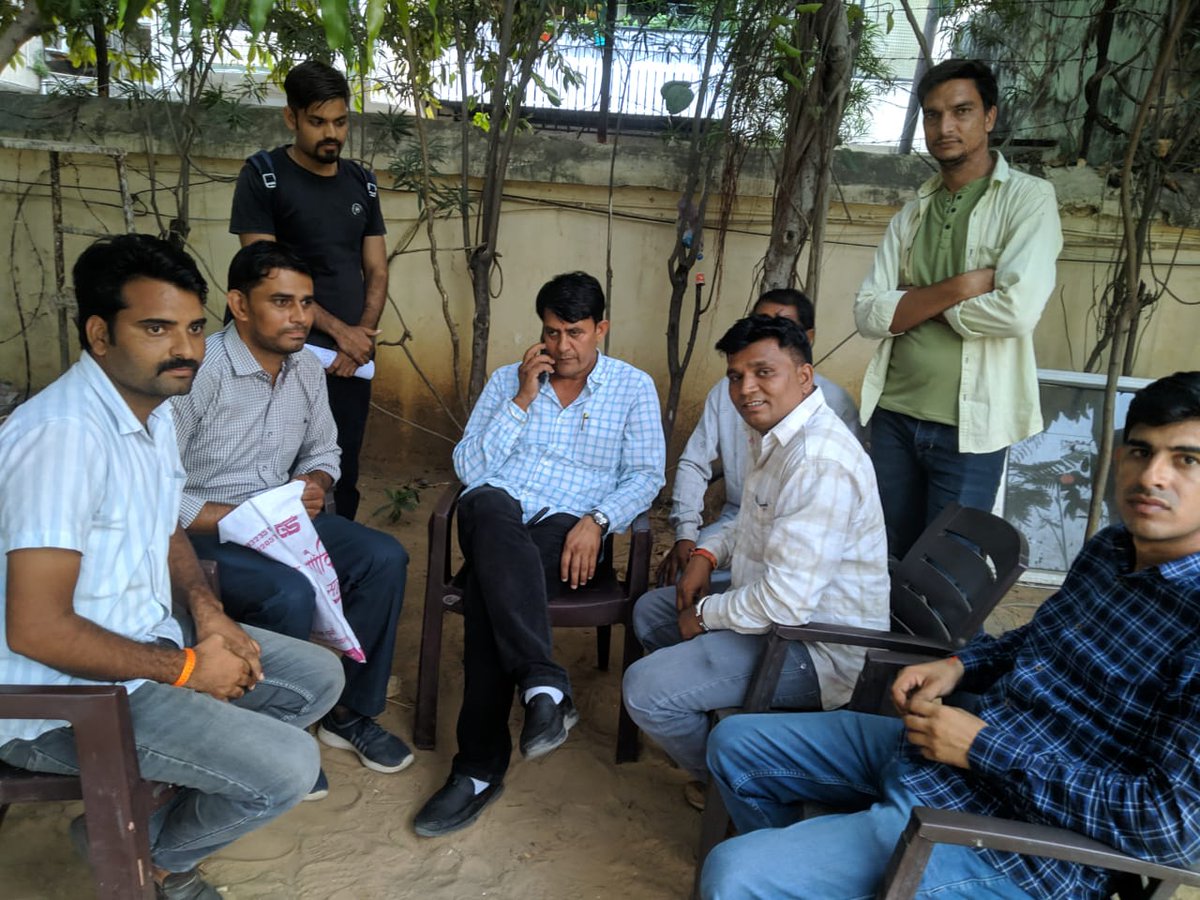 Rahulya72257742's tweet photo. भारतीय जनता पार्टी के प्रदेश प्रवक्ता @ramlalsharmabjp जी से संघर्षशील #CHA साथियो ने की मुलाकात।

माननीय ने भरोसा दिलाया आपका हक जरूर मिलेगा।
"सब्र का फल मीठा होता है।"
@BhajanlalBjp
@GajendraKhimsar
@8PMnoCM
@ANI 
@aninama71 
@AadivasiSamachr 
@1stIndiaNews 
@Sumitkumaar_ https://t.co/sIxMSPMB4m