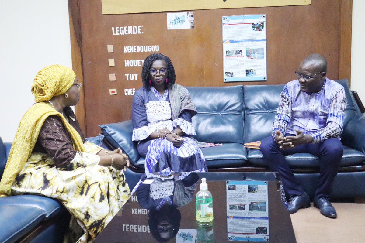 Le Rep de l'<a href="/UNFPABF/">UNFPA Burkina Faso</a>, reçu par Mme le Gouverneur des Hauts-Bassins, Mariama Konaté. M. <a href="/AkpadjiAlain/">Alain Akpadji</a> a réaffirmé l’engagement de @UNFPABFA à soutenir les structures techniques régionales pour la résilience et le relèvement des populations dans le cadre du Nexus.
<a href="/UNFPA_WCARO/">UNFPA WCARO</a>